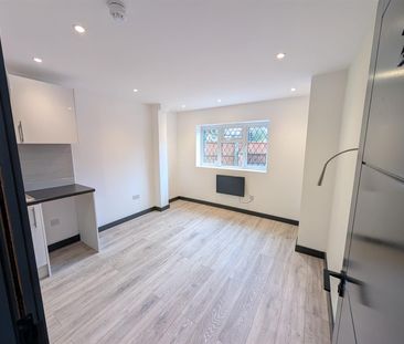 Court Mead, Northolt UB5, London - Photo 4
