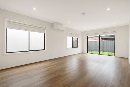 Modern Family Home - Photo 5