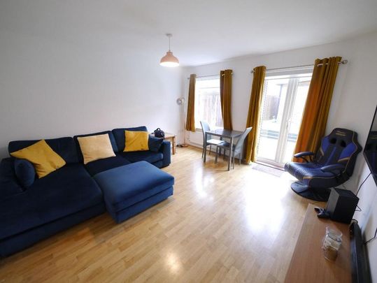 2 bedroom end of terrace house to rent - Photo 1