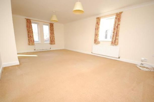 2 bedroom Two Bedroom Ground Floor Apartment to rent - Photo 1