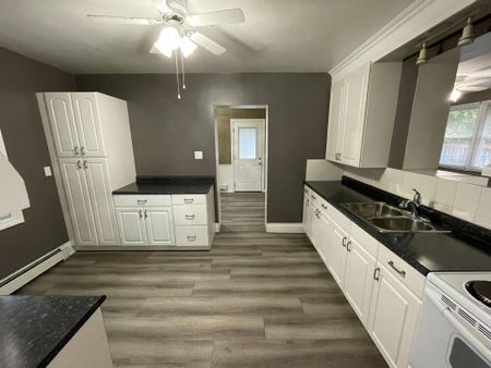 For Lease - 75 Park Avenue, Brantford, Ontario - Photo 2