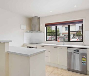 Prime Location & Low Maintenance Townhouse! - Photo 4