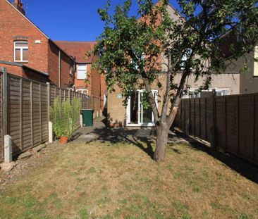6 bedroom terraced house to rent - Photo 2
