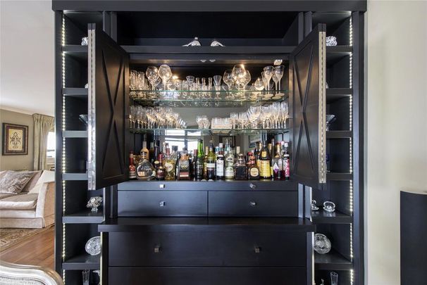 4 bedroom flat to rent - Photo 1