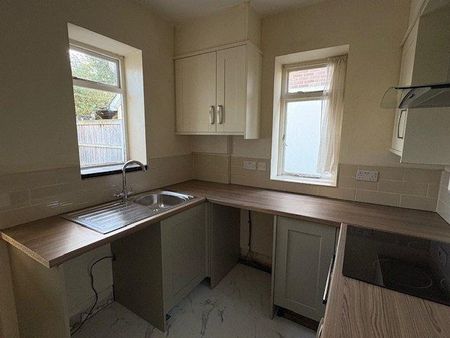 2 bedroom semi-detached house to rent - Photo 5