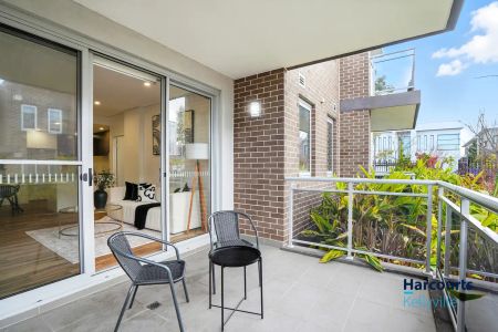 “Harcourts Kellyville presents this contemporary apartment” - Photo 3