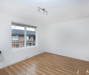 “Low- Maintenance Lifestyle in Prime West Footscray” - Photo 2