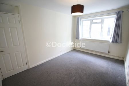 2 bed flat to rent in Hillside, Rochester, ME2 - Photo 3