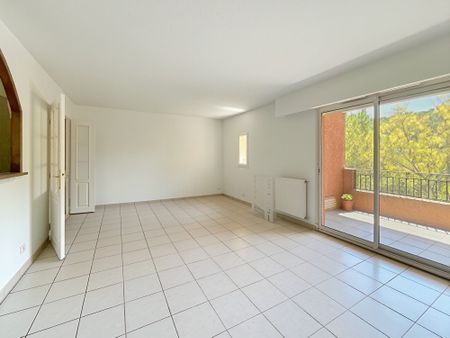 Location Appartement 3 pièces 67m² MOUGINS 06250 - Photo 3