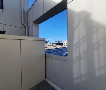 Two Bedroom with Two carparks! - Photo 1