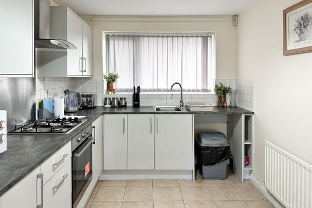 Room in a Shared House, Ashton Old Road, M11 - Photo 1