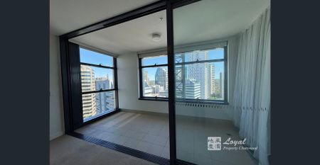 Prime Location – Spacious North-Facing Two Bedroom Apartment (One-week rent-free ***) - Photo 2