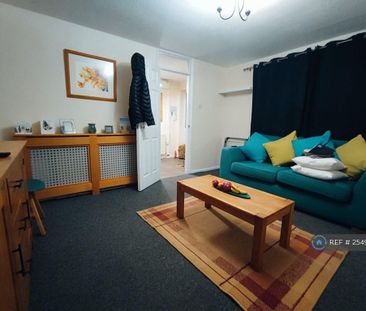 1 bedroom in a house share to rent - Photo 1