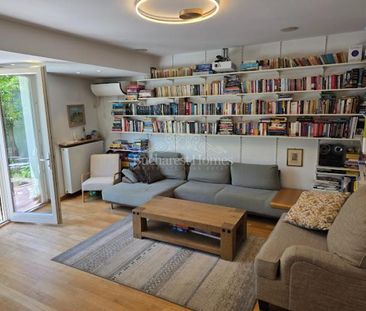 Five Bedroom House with Warm Charm - Domenii - Photo 2