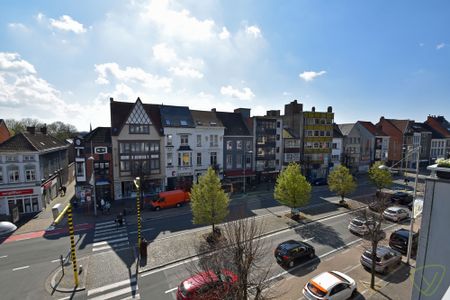 Zonnig en instapklaar appartement gelegen op enkele passen van de Markt! - Foto 2