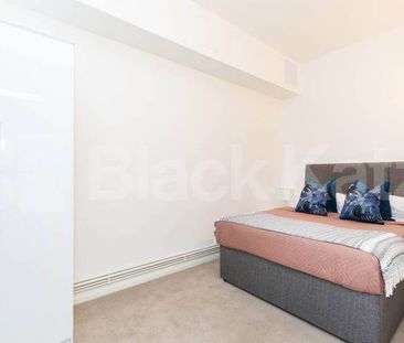 Spacious Live/work warehouse conversion in the trendy Dalston - Photo 3