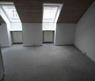 Stor og lys lejlighed på øverste etage - Photo 6