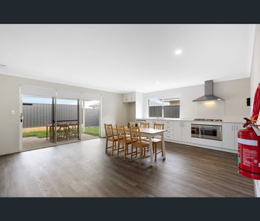 12 Walker Place, Gosnells, WA 6110 - Photo 1