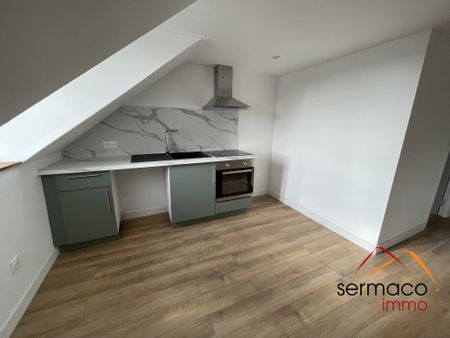 Appartement rénové type F2 au dernier étage - Photo 4