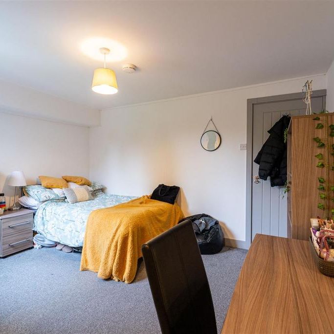 6 bedroom house to rent - Photo 1
