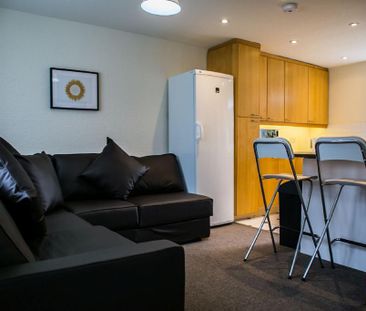 6 bedroom house to rent - Photo 1