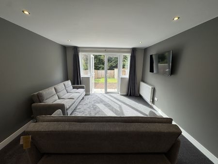 Fifth Avenue, Tang Hall - P2211 - Photo 3