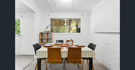 Charming Mount Lofty Home - Photo 2