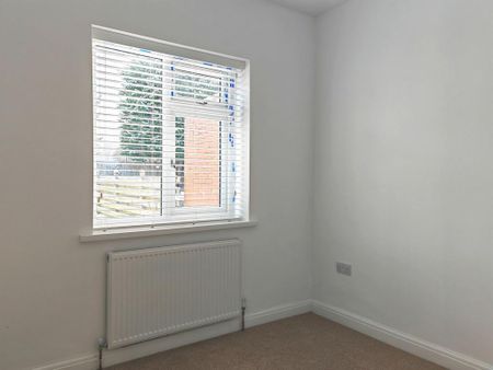 3 bedroom semi-detached bungalow to rent - Photo 5