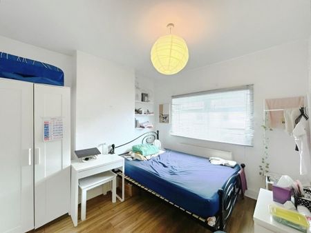 4 bedroom terraced house to rent - Photo 2