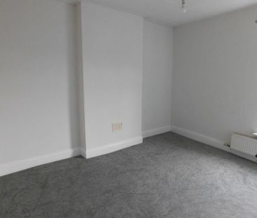 3 bedroom end of terrace house to rent - Photo 1