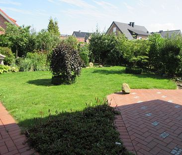 top EG-Wohnung mit Terrasse, Garten und Garage in ruhiger Lage. - Photo 3