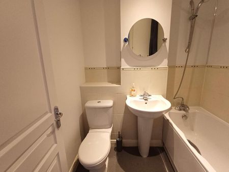 3 bedroom semi-detached house to rent - Photo 3