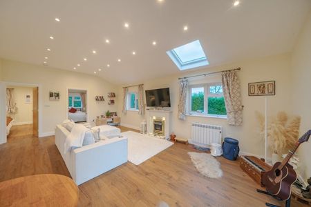 2 bedroom bungalow to rent - Photo 3