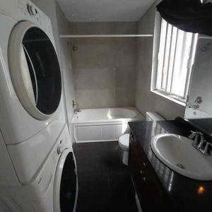 Pointe St-Charles- Nice 5 1/2 Available - Photo 3