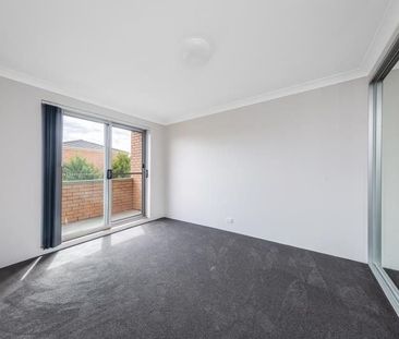 5/4 Mowatt Street, Queanbeyan - Photo 2
