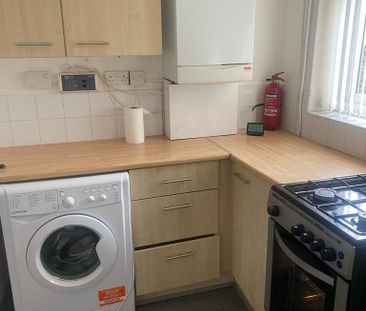 6 bedroom detached house to rent - Photo 6