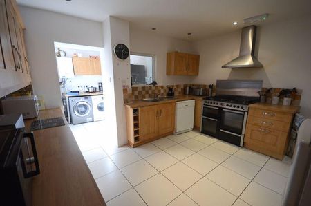 1 bedroom in a house share to rent - Photo 4