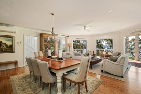 Fully furnished executive home with stunning Pittwater views - Photo 2