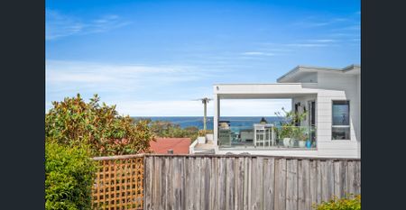 Coastal Living – 4 Bedroom Family Home - Photo 5