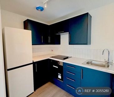3 bedroom flat to rent - Photo 4