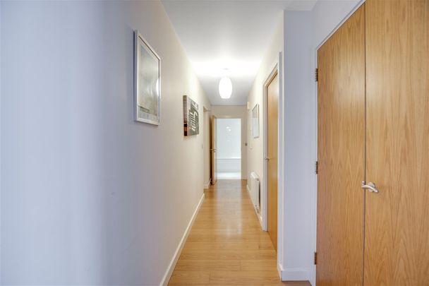 Penthouse To Let - Photo 1