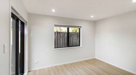 Brand new, gorgeous 2 bedroom! - Photo 4