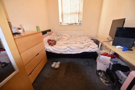 2 bedroom Flat in 14 Raglan Road, Leeds - Photo 4