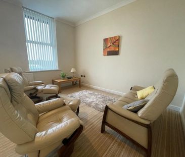 2 bedroom ground floor flat to rent - Photo 2