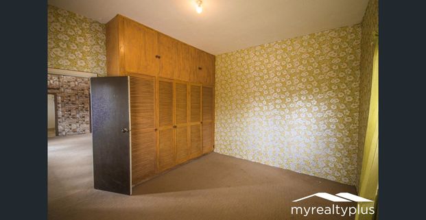 Shared Accommodation: A Beautifully Appointed Home with Riverfront Views! - Photo 1