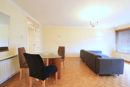 3 Bedroom Apartment, Manor Gate, St. John’s Avenue, London SW15 - Photo 2