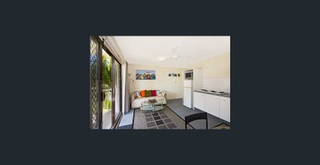 Tropical Oasis in Long Jetty - 1-Bedroom Apartment with Saltwater Rock Pool & Balcony - Photo 4