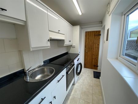 To Let 2 Bed House - Mid Terrace Gladstone Street, Mold Per Calendar Month £775 pcm - Photo 2