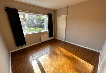 431A Woodham Lane, Addlestone, Surrey, KT15 - Photo 2