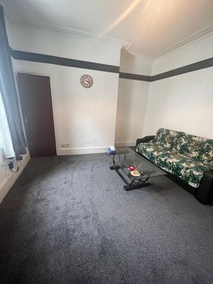 1 Bed Flat, Esslemont Avenue, AB25 - Photo 1